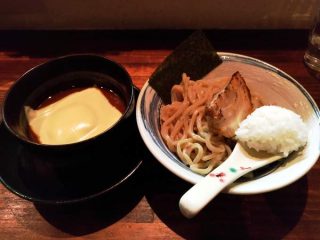 【厚切り炙りチャーシューチーズカレーつけ麺】らーめん・天然水かき氷 ざくろ(大谷町) 【グルメ総選挙】