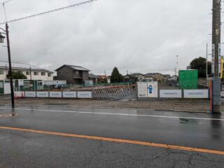 さかいや跡地で工事が始まっている