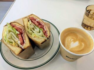 尾曳稲荷神社近くにカフェ『Build.』がオープン！