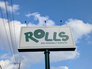 ドーナツとシナモンロールの店『ROLLS』オープン！！