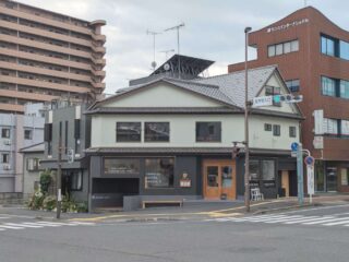 館林駅東口にカフェ『KADOFUKU』がオープン！！