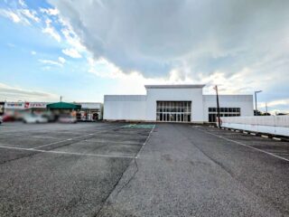 真っ白になった『WonderGOO 館林店』跡の建物